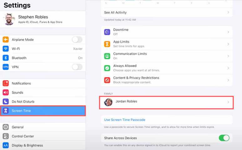 اضغط على اسم طفلك الموجود تحت قسم العائلة